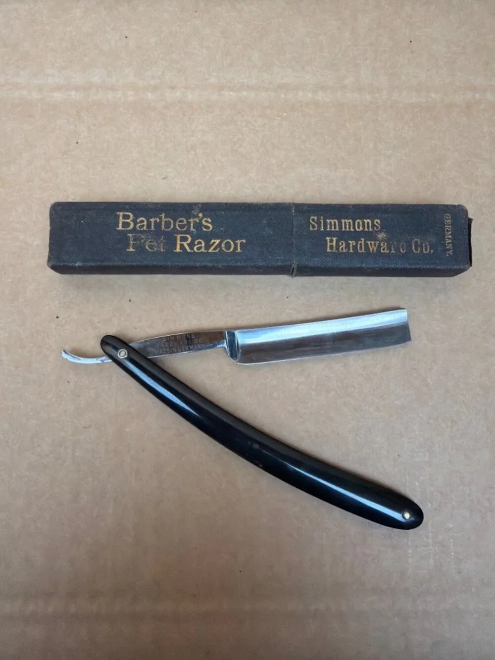 Lot of 4 Antique Straight Razors Torrey Simmons Harris Goar w/Coffin Style Boxes